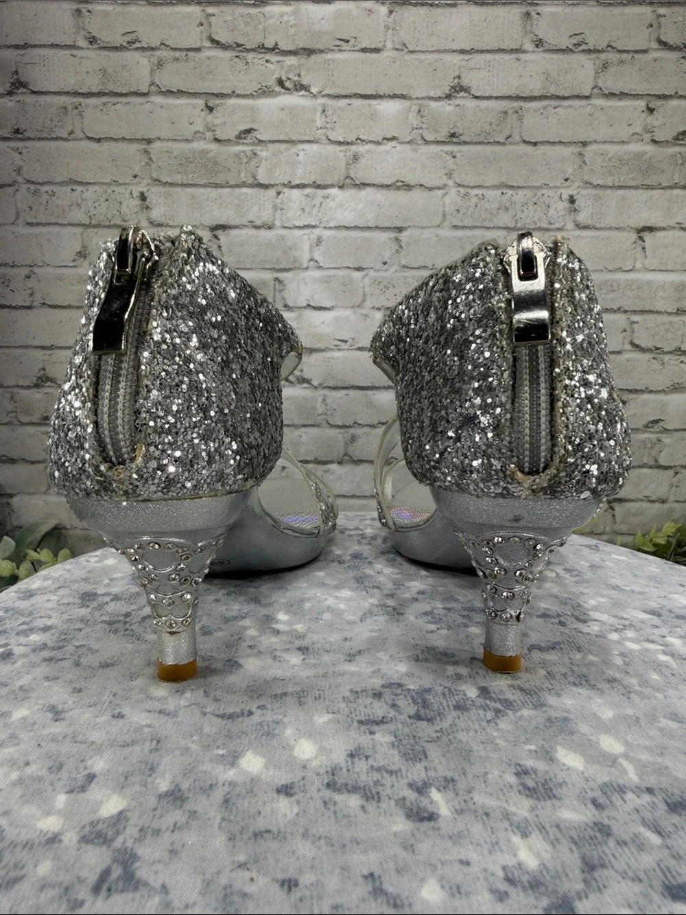SILVER SLIPPER “Chloe” Silver Glitter Open-Toe Strappy Fashion Heels Girls 4M